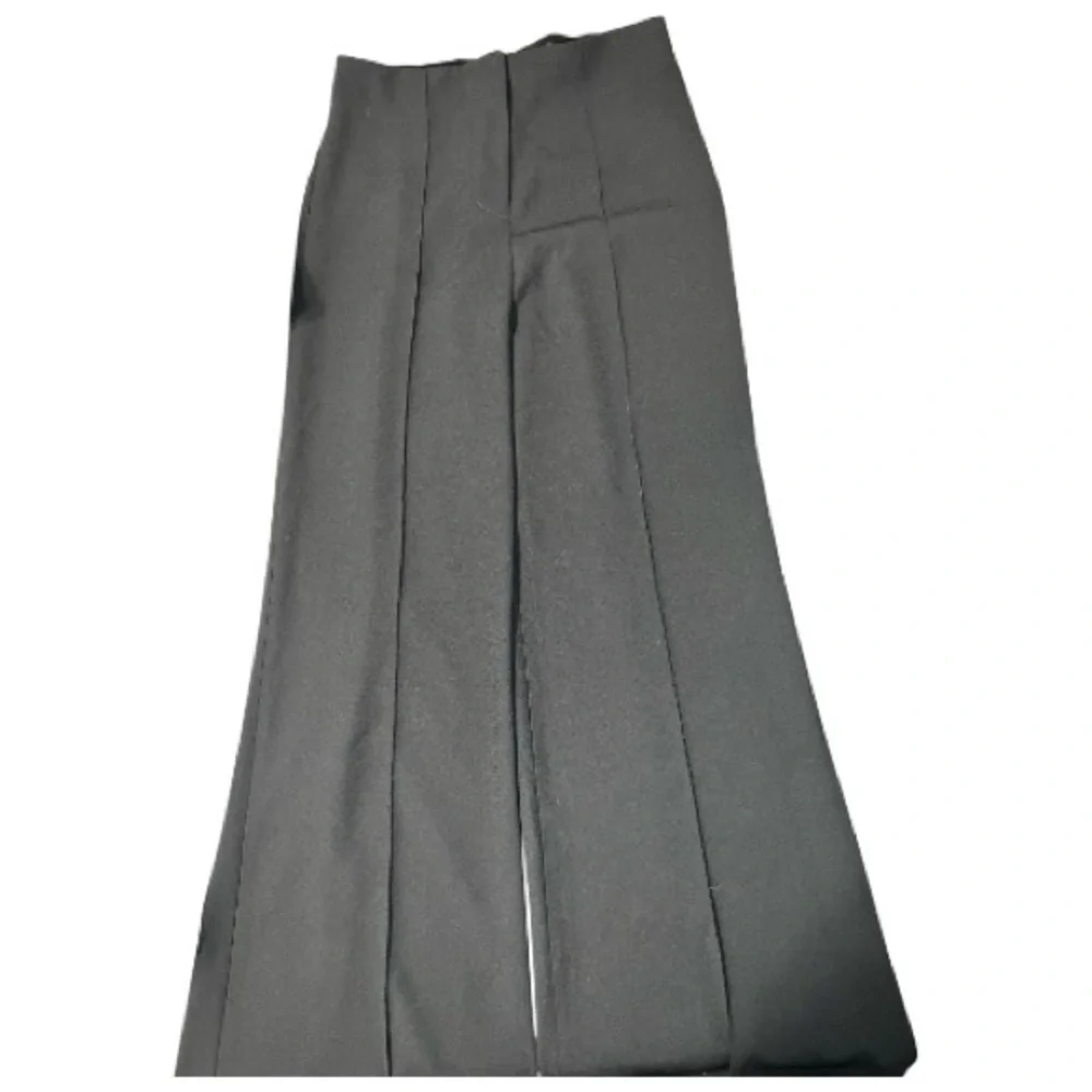 Express Black pleated front Women's Pants - Picture 2 of 5